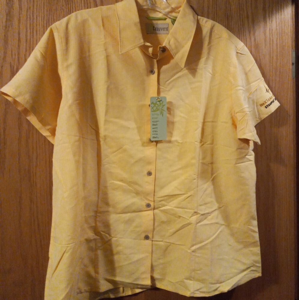 womens cubavera short sleeve shirt melon colored XXL new but logo on one sleeve